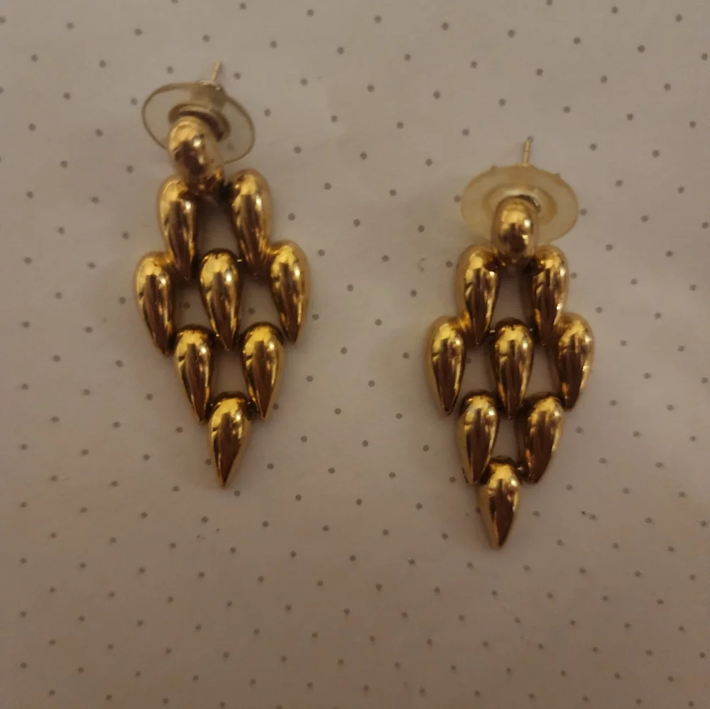 Vintage Monet Gold Plated Articulated Link Dangle Earrings - Picture 1 of 5
